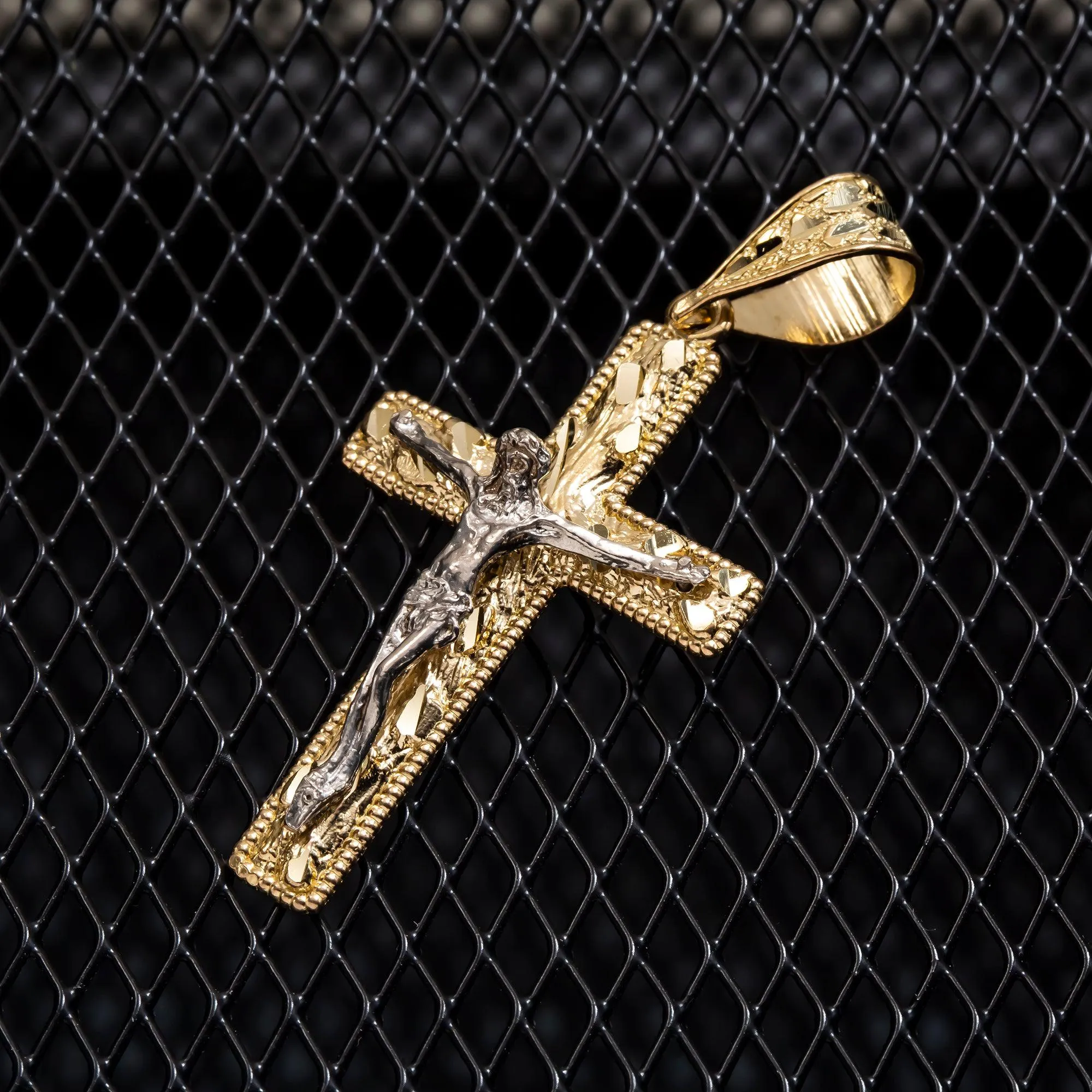 10K GOLD NUGGET TWO TONE CRUCIFIX PENDANT 11.1G