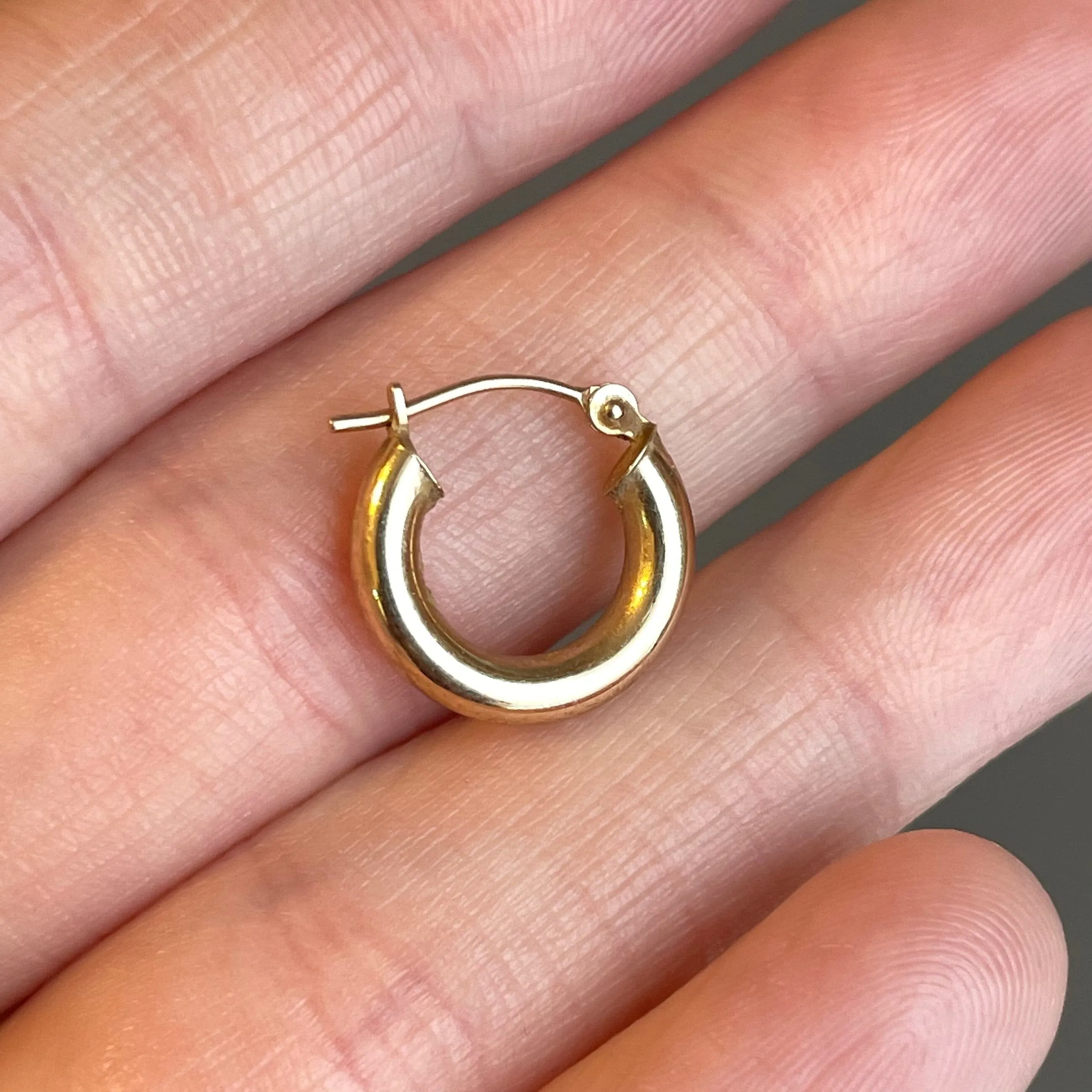 10K Gold Single Huggie Style Hoop Earring