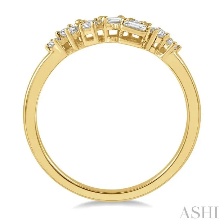 1/4 Ctw Baguette and Round Cut Diamond Fashion Scatter Ring in 14K Yellow Gold