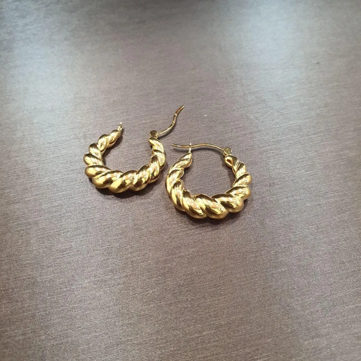 22k / 916 Gold Loop Earring High Polish by Best Gold Shop