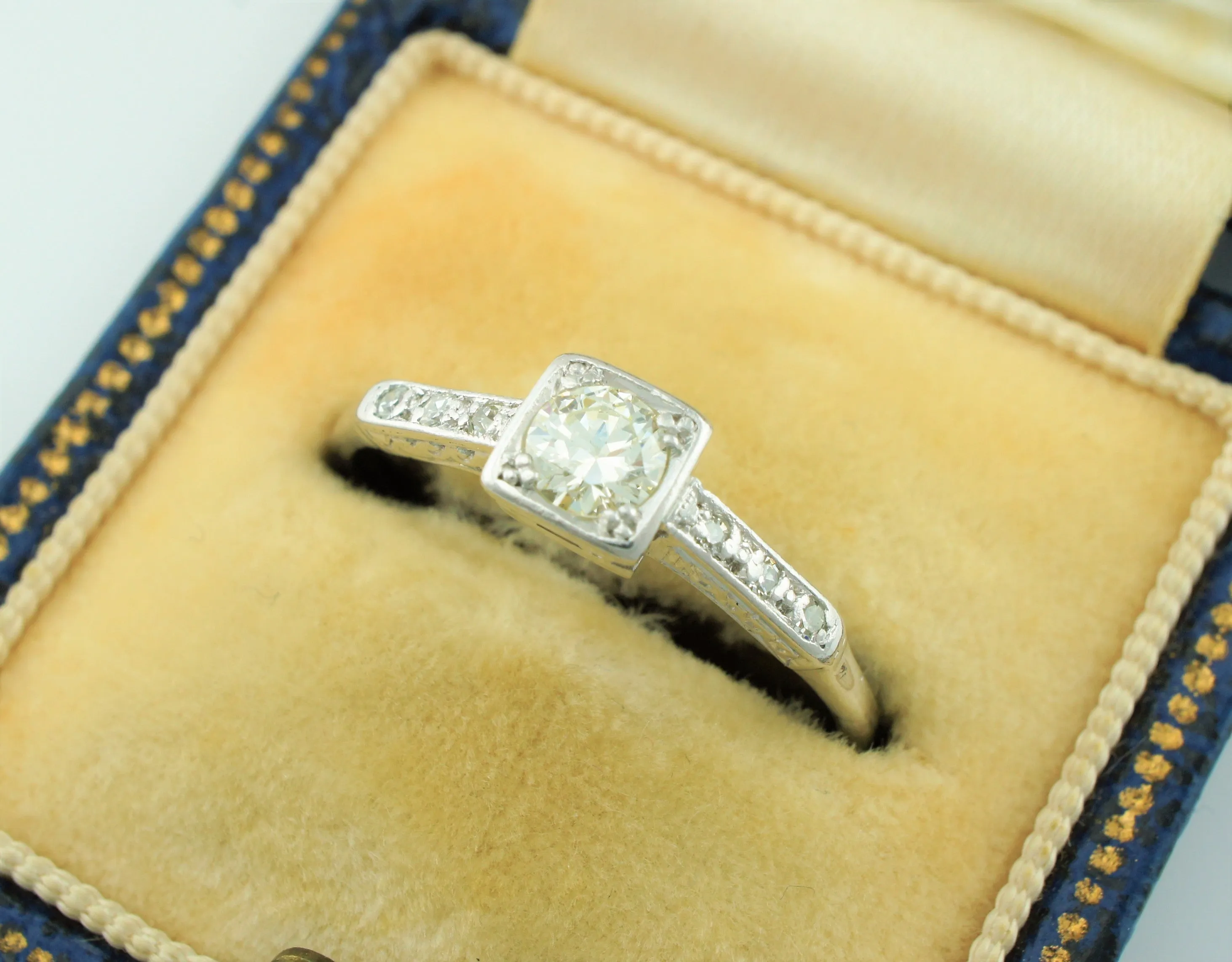 Art Deco 18ct White Gold & Platinum Diamond Engagement Ring