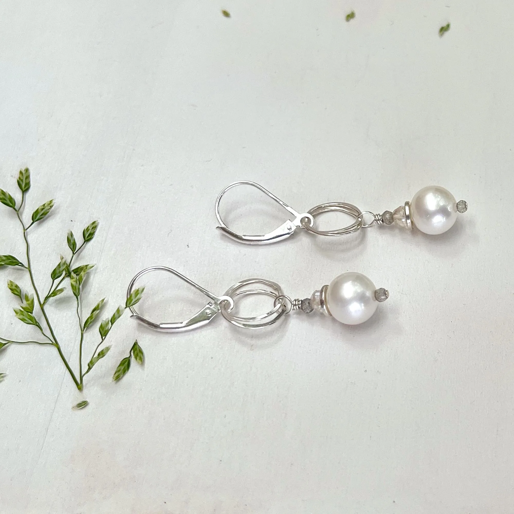 Audrey Earrings - White Pearl