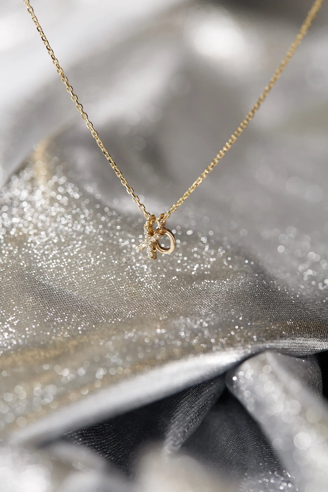 DIAMOND XO NECKLACE