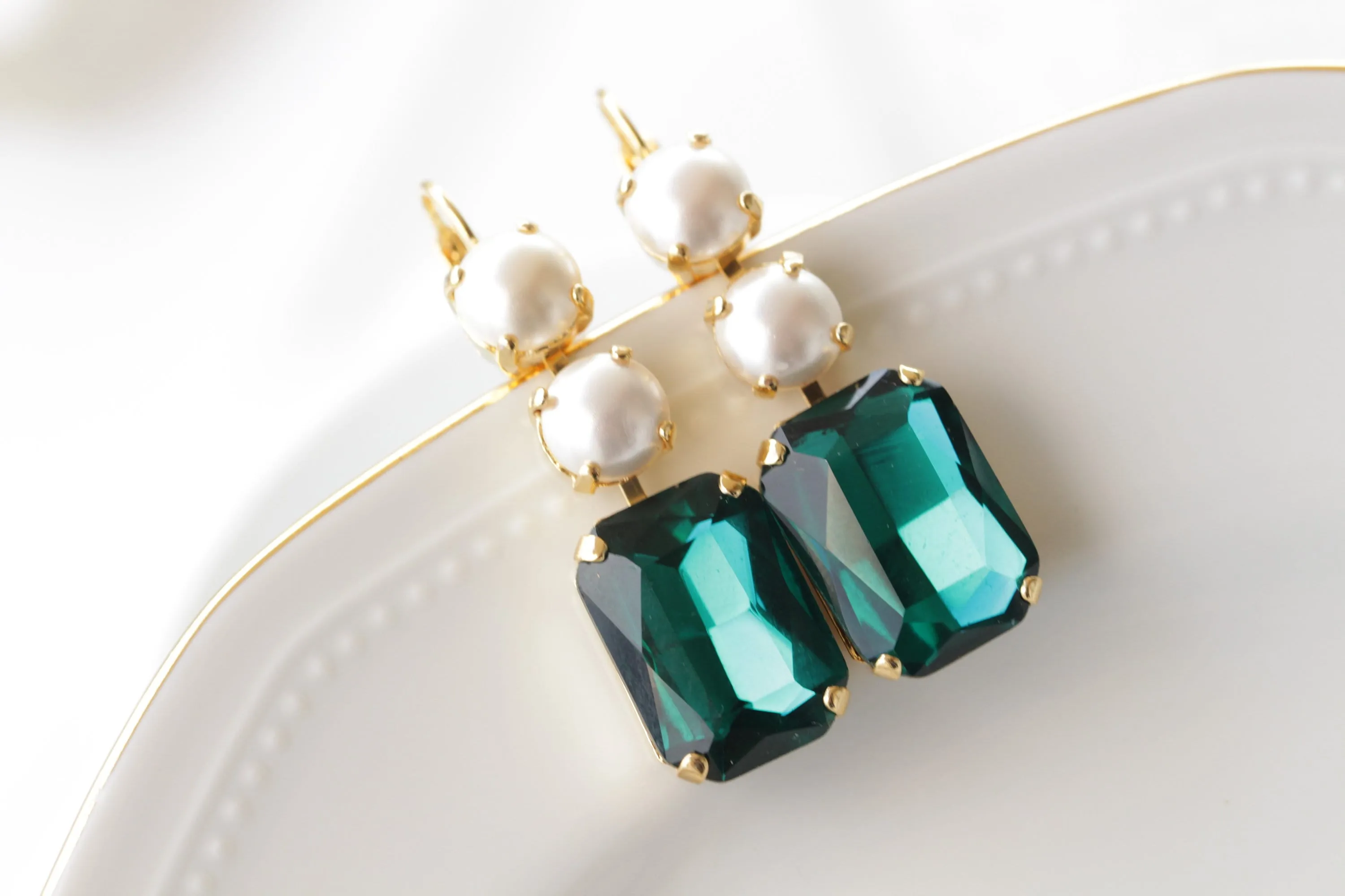 EMERALD PEARL EARRINGS