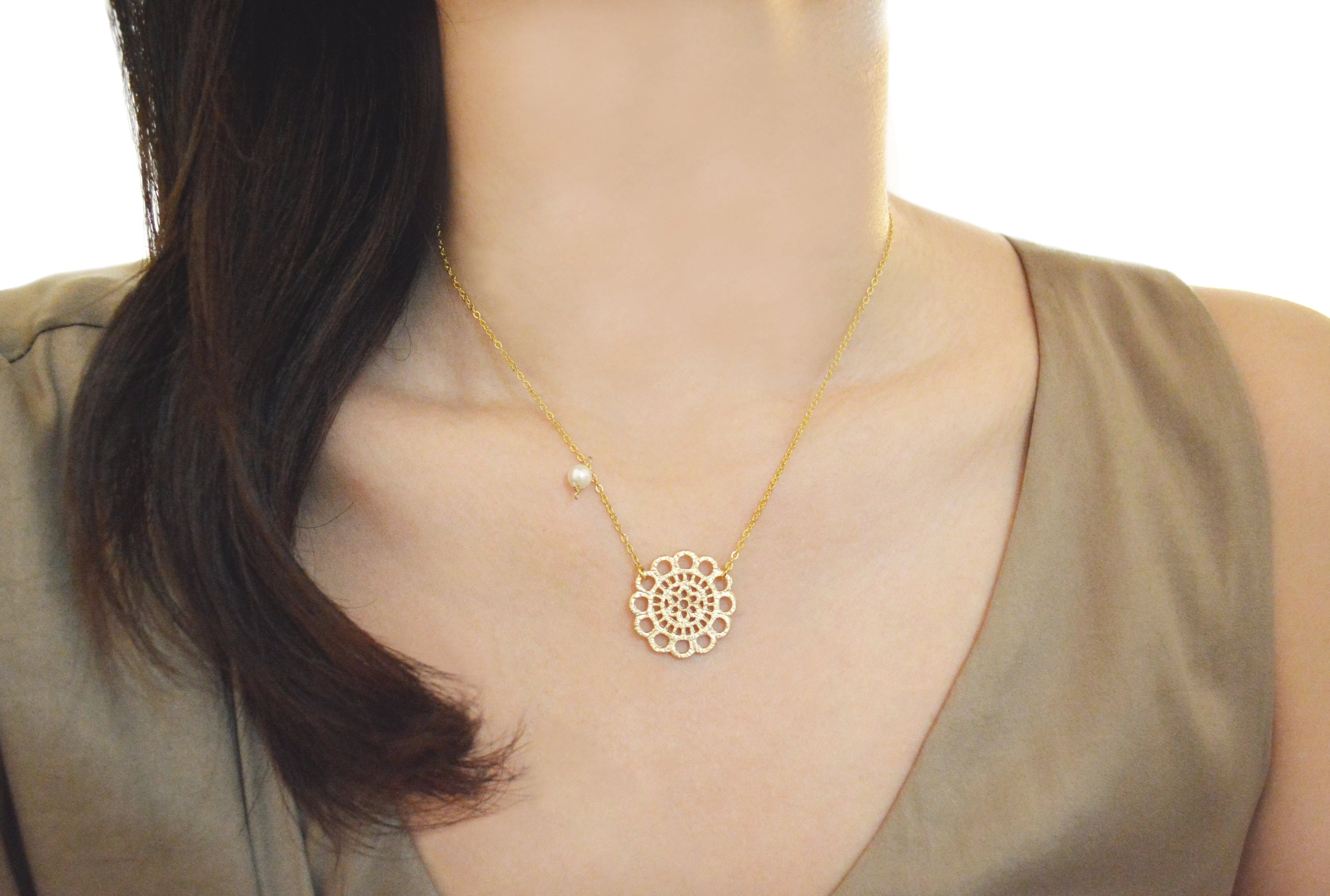 Gold lace necklace