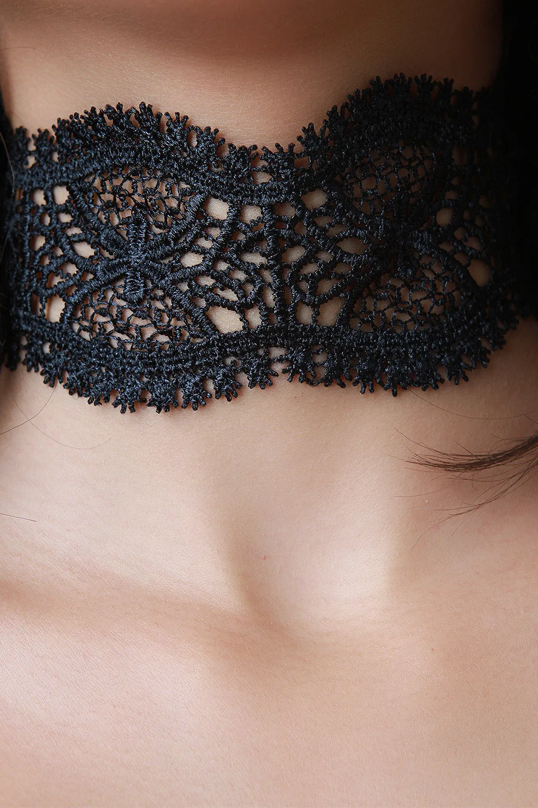 Oversized Crochet Lace Choker Necklace