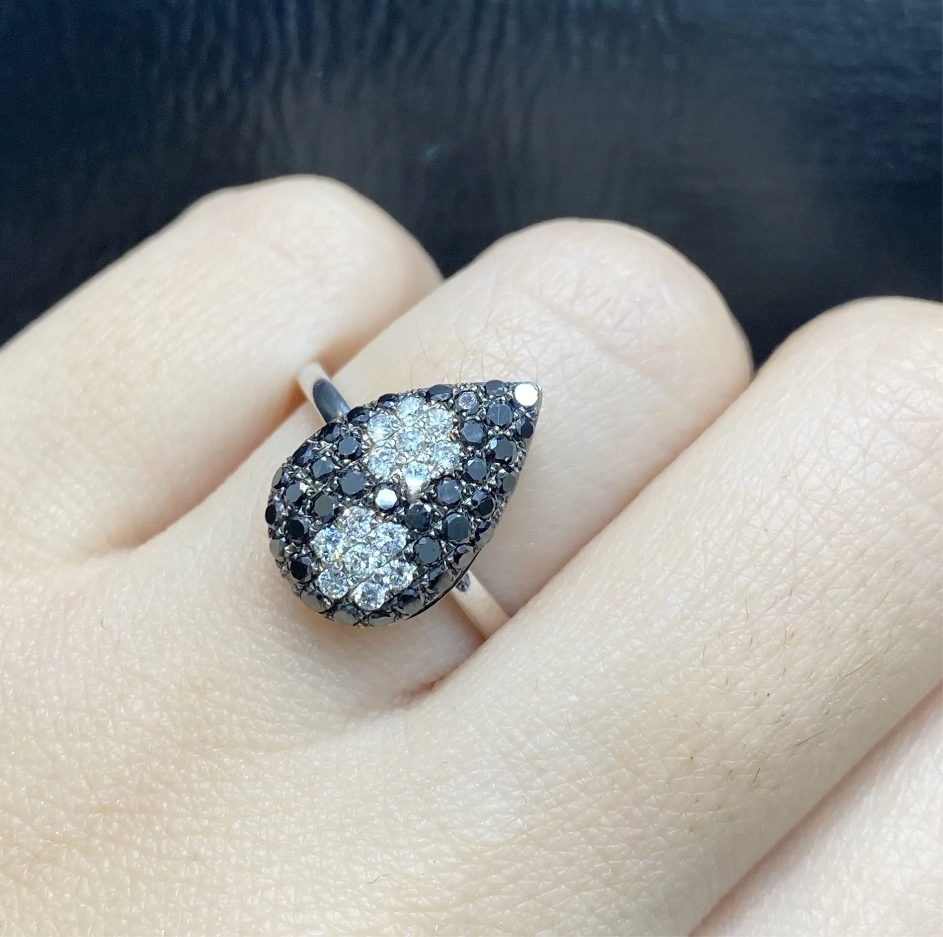 PREORDER | Teardrop Black Diamond Ring 18kt